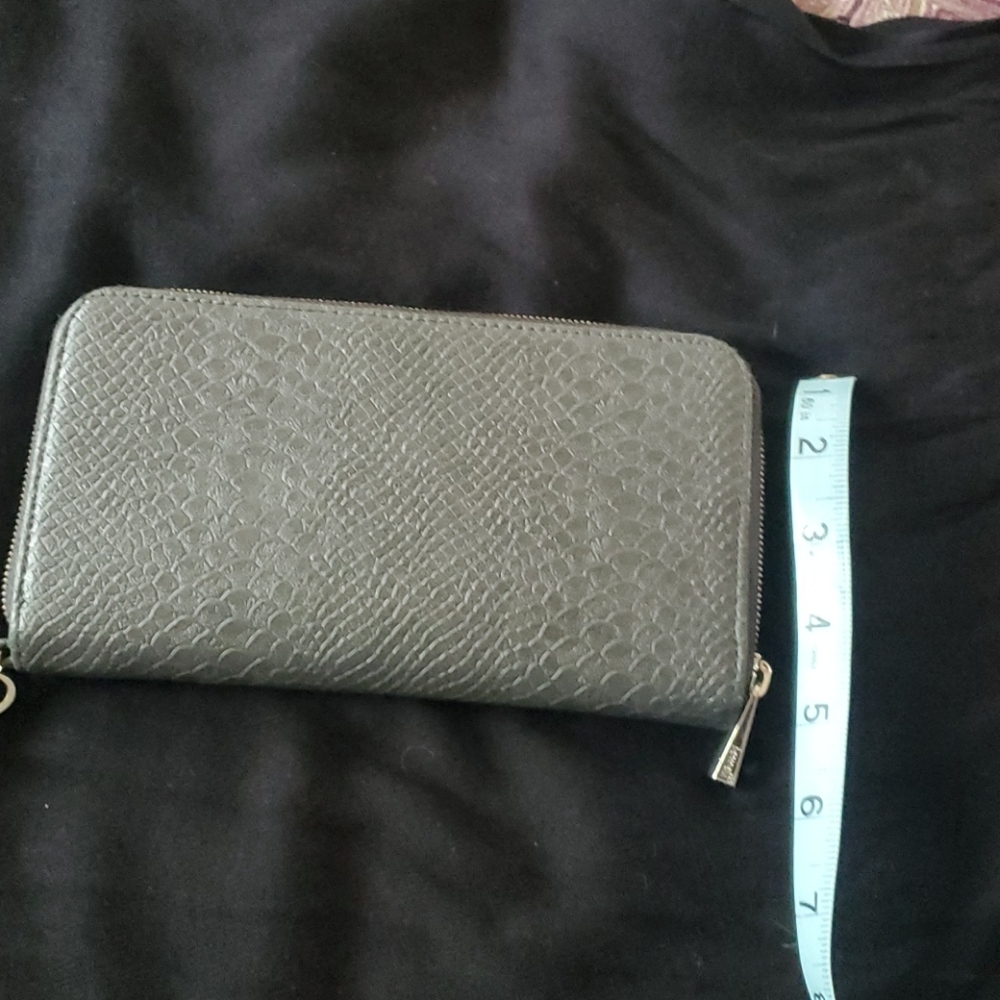 Thirty-One All About the Benjamin wallet
